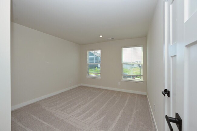 Building Photo - Updated Gallatin Townhome | 3BR + Garage, W/D Included