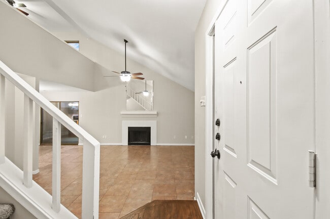 Building Photo - 7812 Theissetta Dr