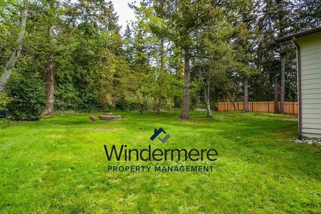 Building Photo - 3-bedroom, 2.5-bathroom With Private Beach Access