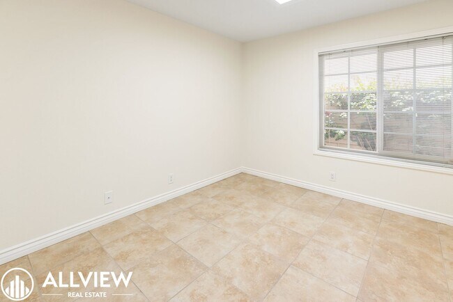 Building Photo - Elegant 3 Bed 2 Bath Home Available in the Heart of Woodbridge!