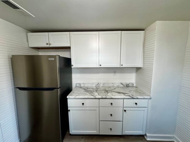 Building Photo - Newly Remodeled Home for Rent in Moline