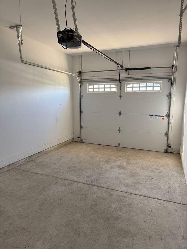 Building Photo - 4024 Ashley Dr