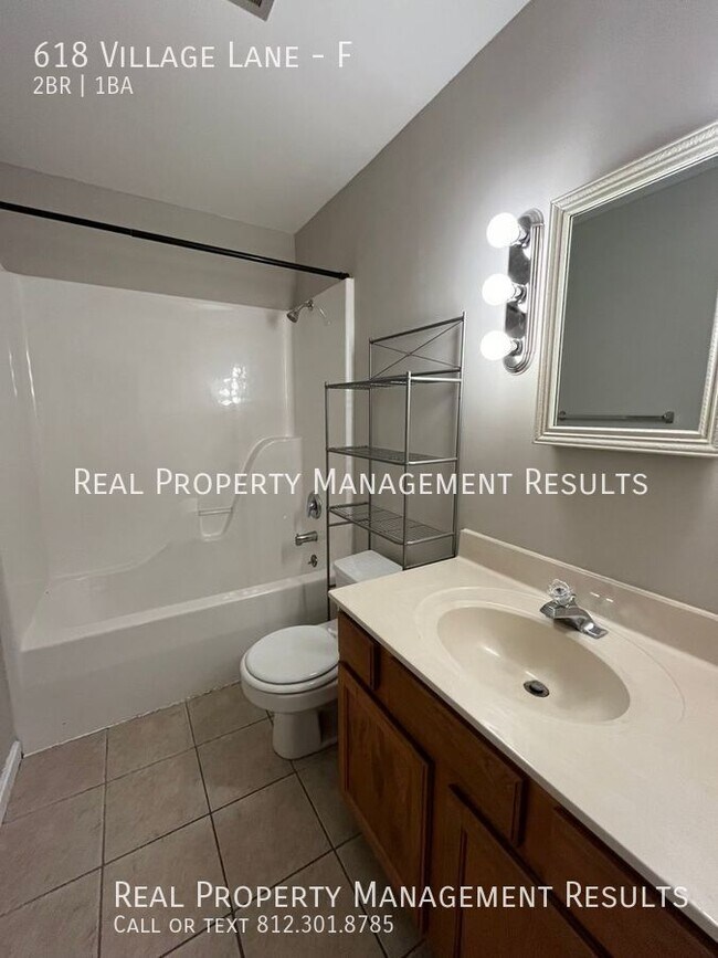 Building Photo - 618 Village Ln