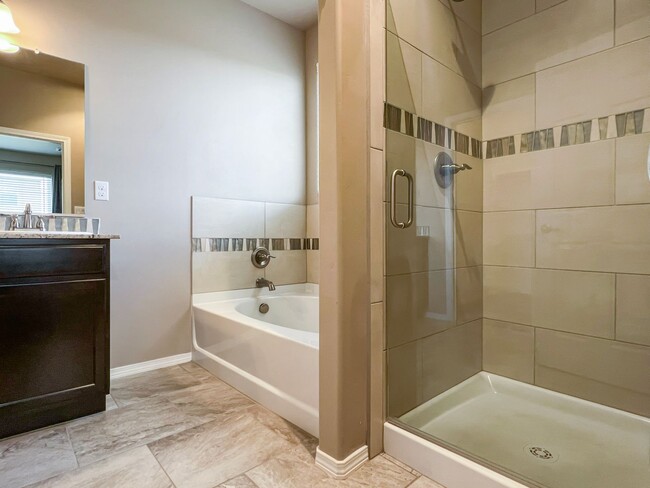 Building Photo - Modern 3 Bed 2 Bath Home - Pet Friendly!