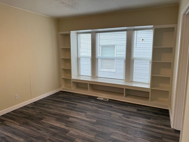 Building Photo - Charming 3-Bedroom Home in the Heart of Ov...