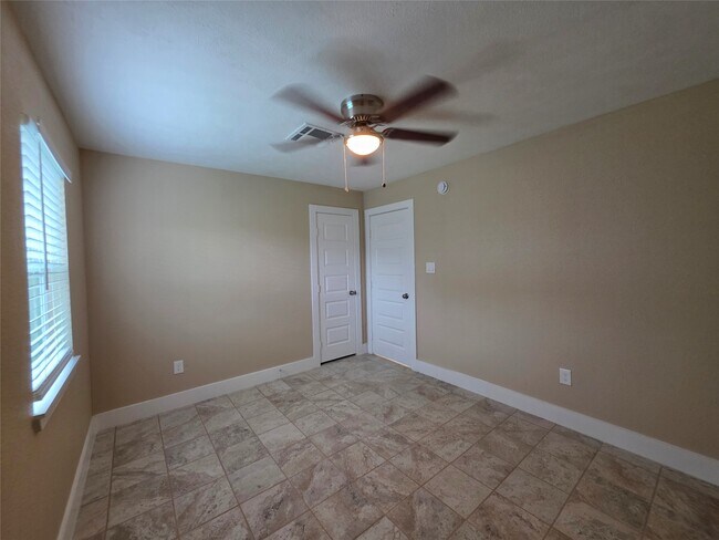 Building Photo - 2306 19th Ave N