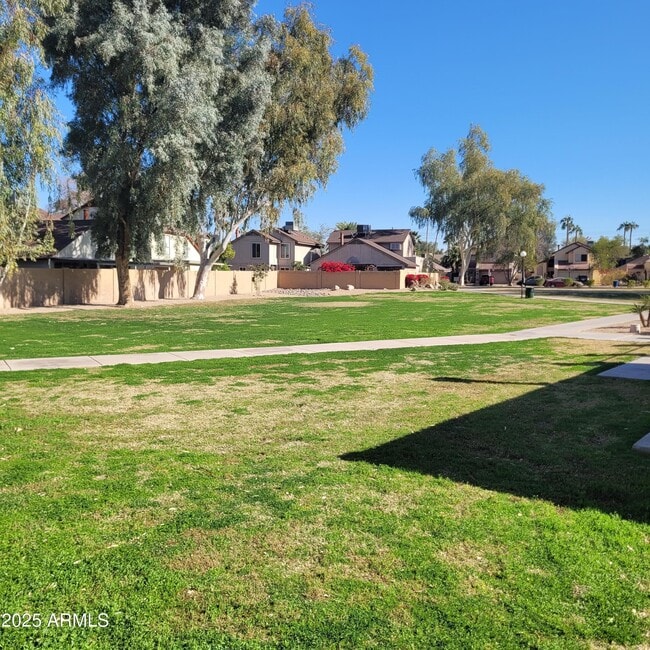 Building Photo - 1622 N Comanche Dr