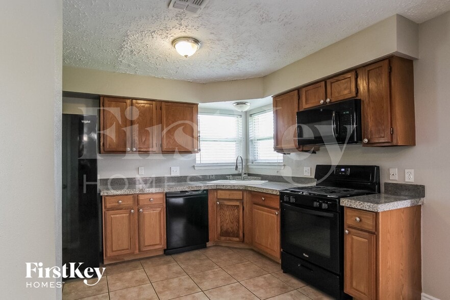 Building Photo - 1801 Whitebriar Dr