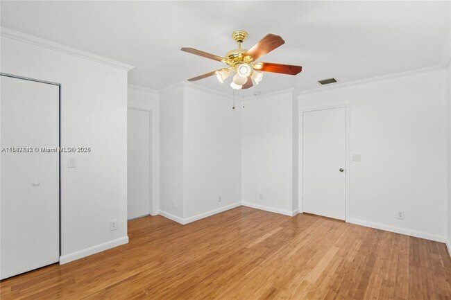 Building Photo - 1162 SW 44th Ave