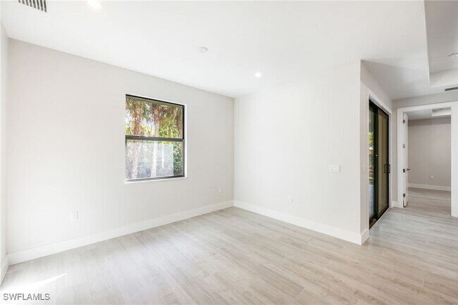Building Photo - 4672 25th Ave SW