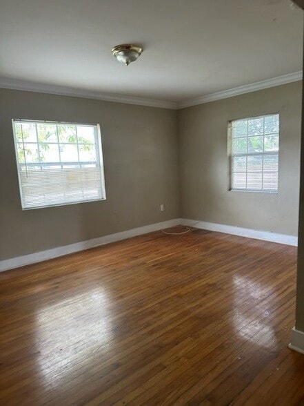 Building Photo - 1401 SW 42nd Ave