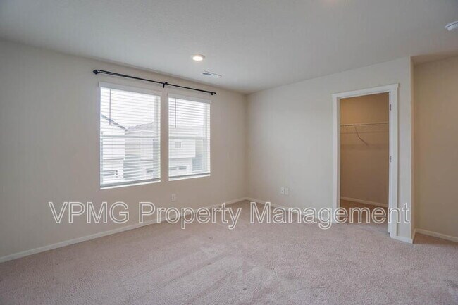 Building Photo - 2628 NE 117th Pl