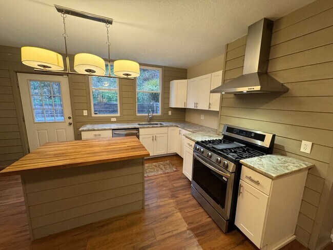 Building Photo - Beautifully Renovated 3BR Row Home in Deutschtown – Spacious, Modern & Incredible Location