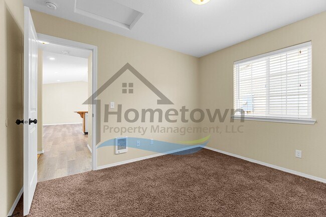 Building Photo - 2 Bedroom 1 Bath Home with Off-Street Parking Available in Coeur d'Alene!