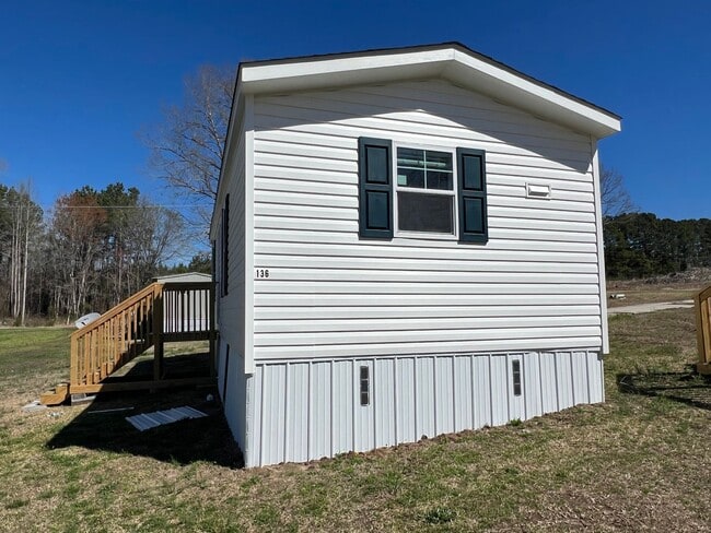 Building Photo - 136 Pine Forest Loop