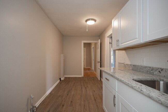 Building Photo - 731 Williams St