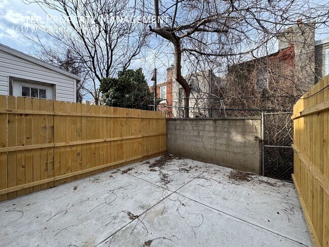 Building Photo - 1619 W Toronto St