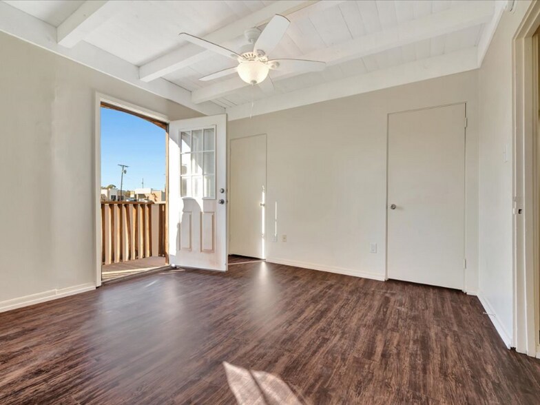 Building Photo - 208 E Starr Ave