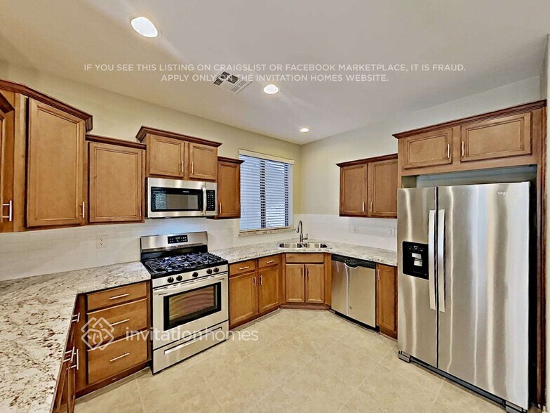 Building Photo - 3351 E Oakland St