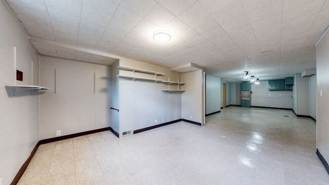 Building Photo - Hikes Point 3 Bed/2 Bath with Basement & Fenced-in Yard