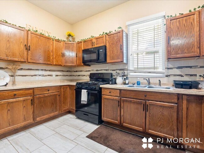 Building Photo - South Omaha Charm -Half off the 1st months rent!