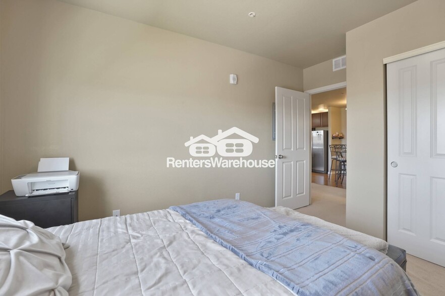 Building Photo - 725 Elmhurst Dr