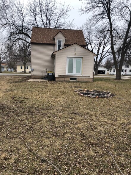 Building Photo - 632 S Anna Ave