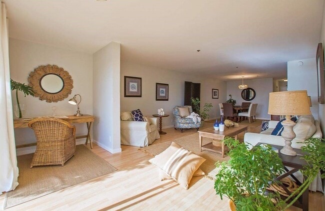 Building Photo - Utilities Paid! Modern 2 Bed Condo on the ...