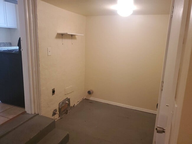 Building Photo - 2143 NE 19th St