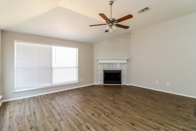 Building Photo - 808 Thorton Dr
