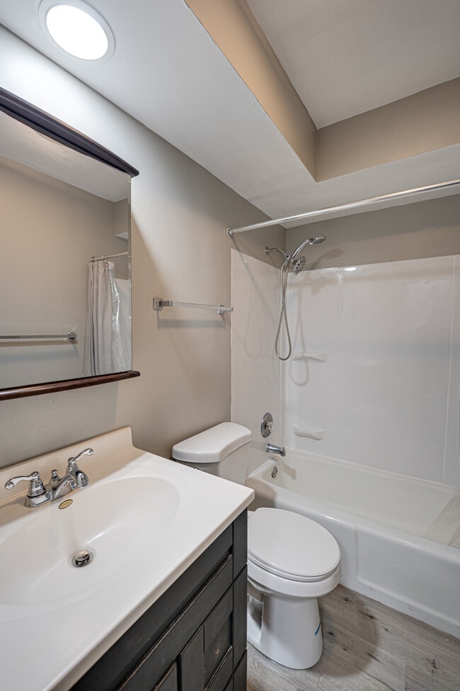 Building Photo - 839 Bishop Ave