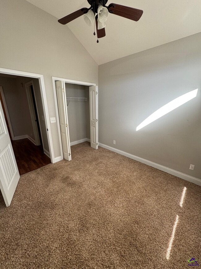 Building Photo - 302 Tug Ct