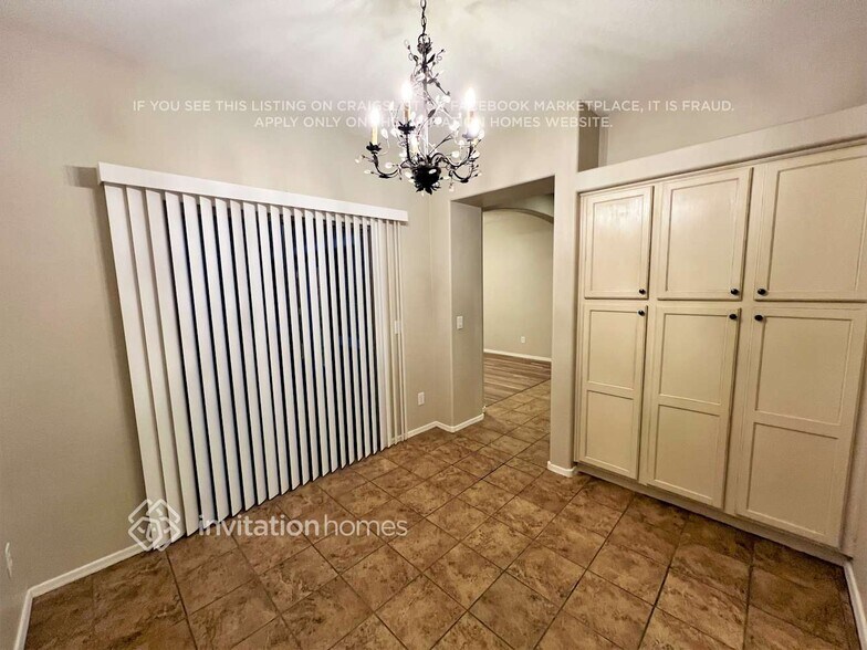 Building Photo - 4715 E Laurel Ave