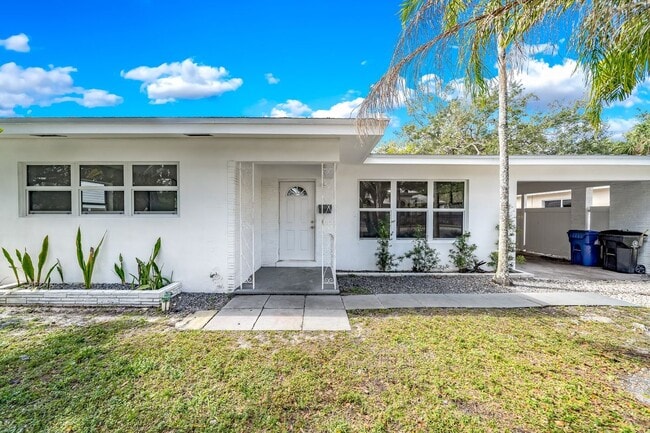 Building Photo - 209 SW 18th Ave