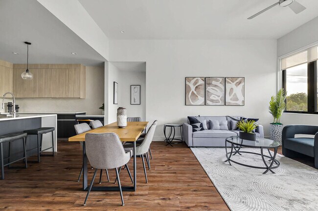 Building Photo - 5515 Humming Bird Ln