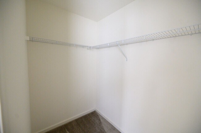 Building Photo - Like new construction 2 story home 4 bedro...