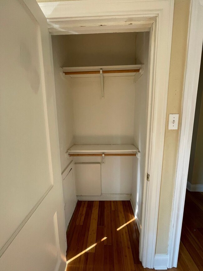 Building Photo - 7bed/6.5bath + 3 car garage and carport