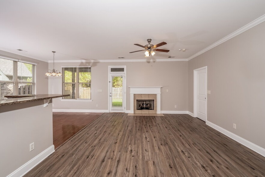 Building Photo - 1140 Overlook Dr