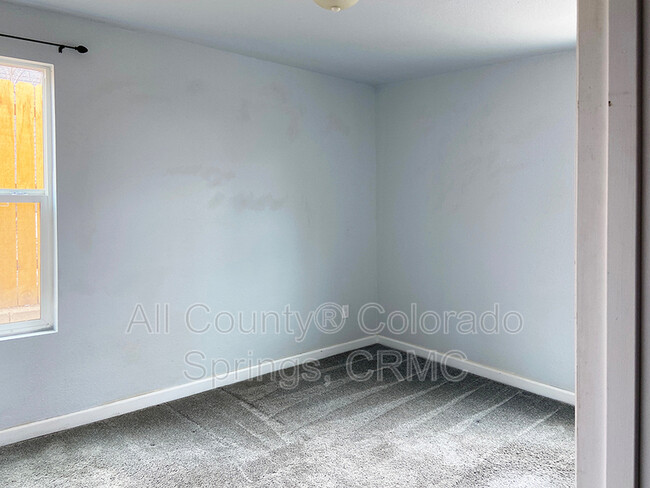 Building Photo - 26 W Brookside St