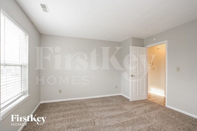 Building Photo - 429 E Pine Ridge Dr