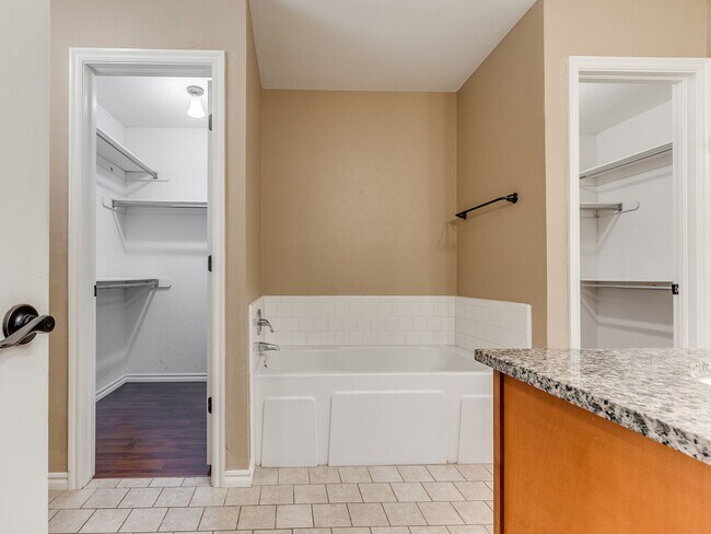 Building Photo - 17320 Sun River Ct