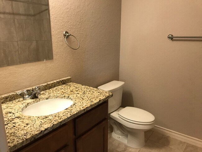 Building Photo - Townhome for rent