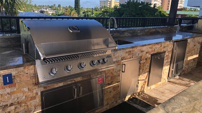 Building Photo - 531 N Ocean Blvd