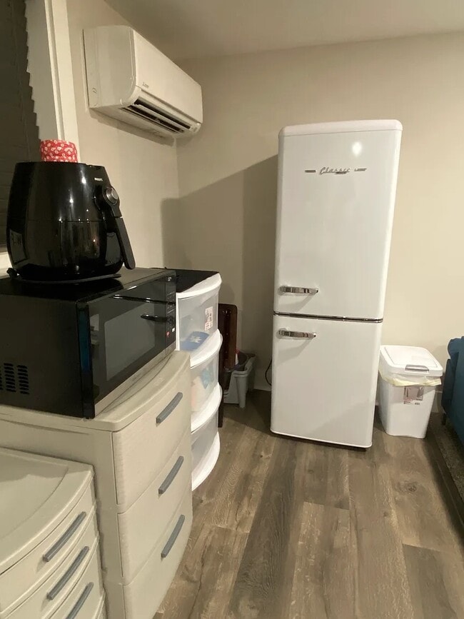 Building Photo - 304 Welch St