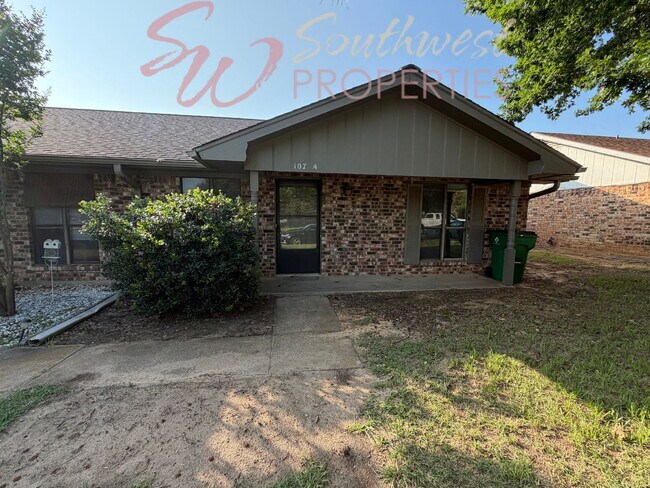 Building Photo - 3 bedroom 2 bath in an excellent neighborhood