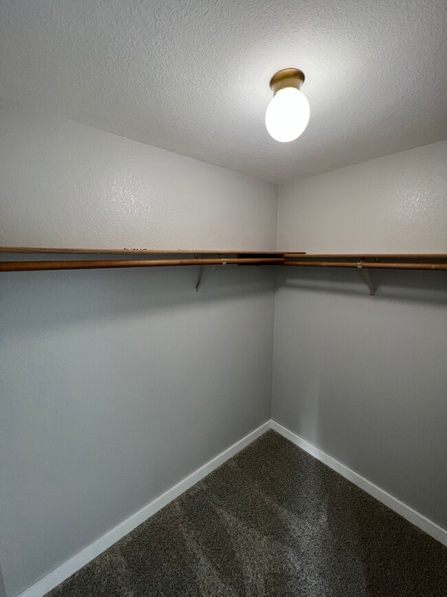 Building Photo - 610-612 12th St NE