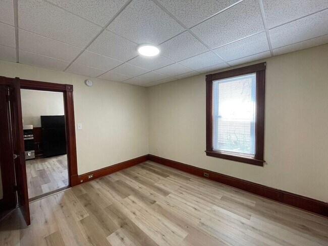 Building Photo - 68 Laval St