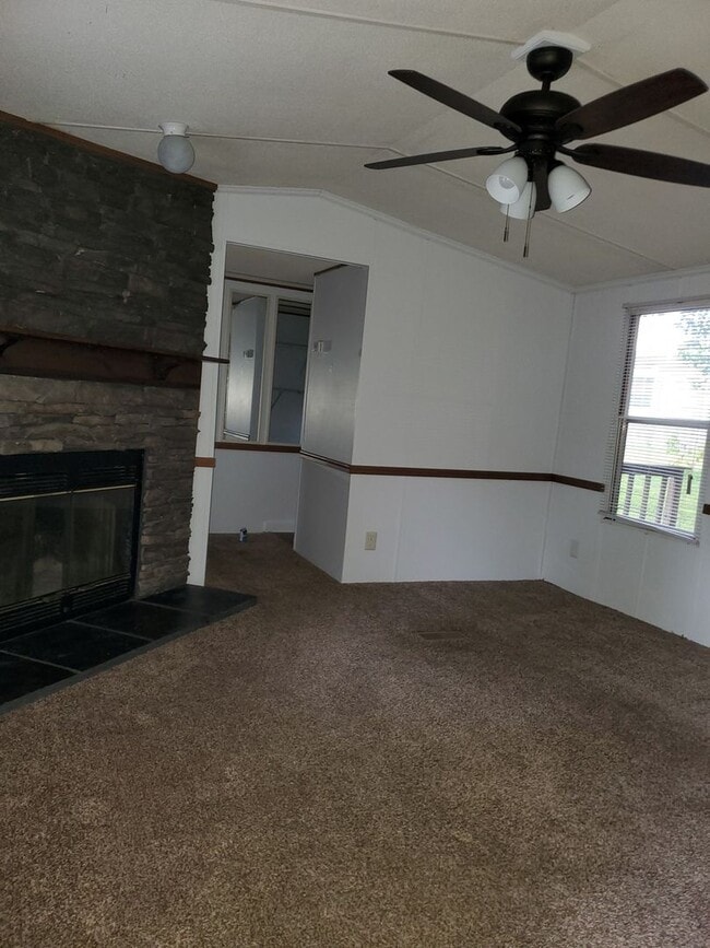 Building Photo - Ready to Move in