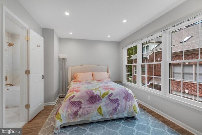 Building Photo - 1507 N Colonial Terrace