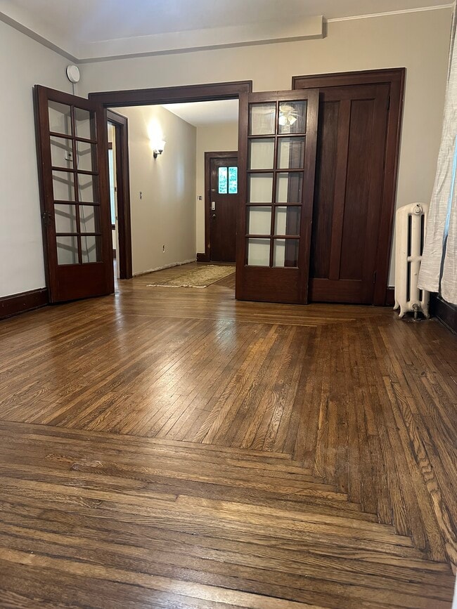 living room - 403 Probasco St